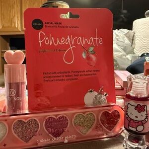 Pomegranate Facial Mask and Glitter Palette Set
